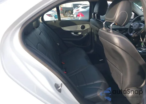 2018 Mercedes-Benz C 300 из США, поврежденный, VIN 55SWF4JB8JU240219